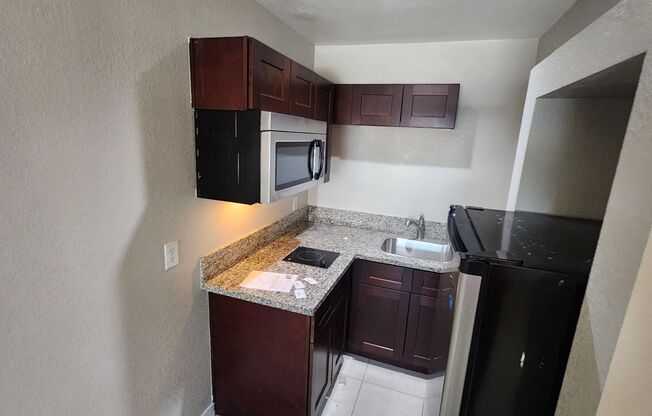 Gorgeous Studio home in Downtown Las Vegas! -MOVE-IN SPECIAL: 1/2 OFF FIRST MONTHS RENT!!