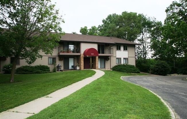 Spacious 2 bed 1 bathroom Condominium