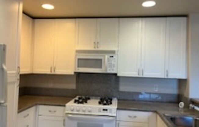 Epic REA - Great 1 BR/1 BA Condo w/Parking in Montebello Community of Cupertino