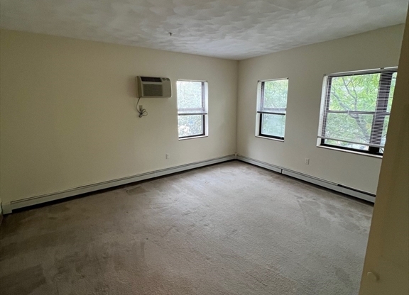 2 beds, 1 bath, 1,137 sqft, $3,300, Unit 301