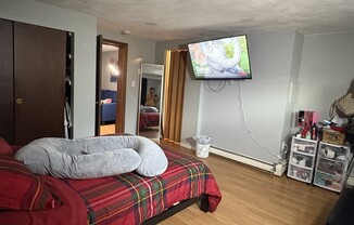 2 beds, 1 bath, 904 sqft, $2,300, Unit 2