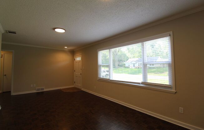 July 2025 FREE On This 3 Bedroom 1 Bath House in Prairie Village
