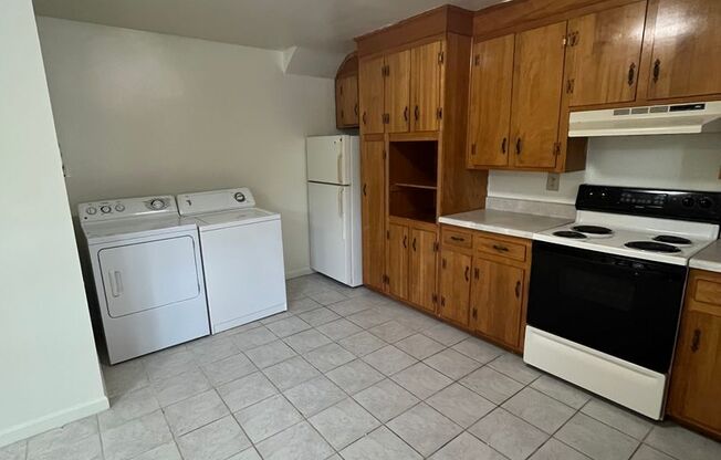 3 beds, 1.5 baths, 1,100 sqft, $1,980, Unit F-12