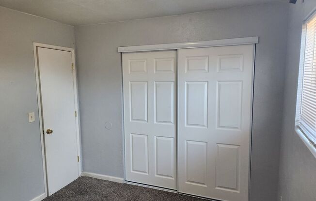 2 beds, 1 bath, 700 sqft, $1,000