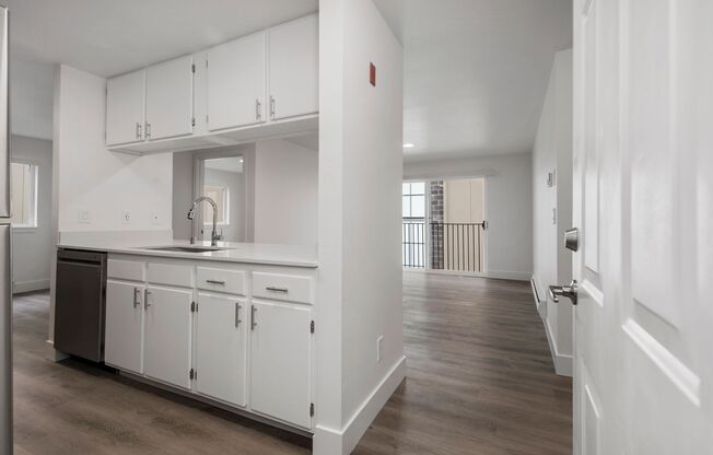 2 beds, 1 bath, 950 sqft, $1,925, Unit UNIT 2B