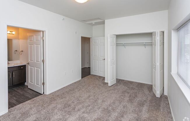 2 beds, 2 baths, 904 sqft, $1,230, Unit 4033-220