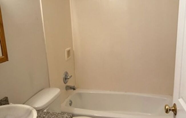 2 beds, 1 bath, $1,495