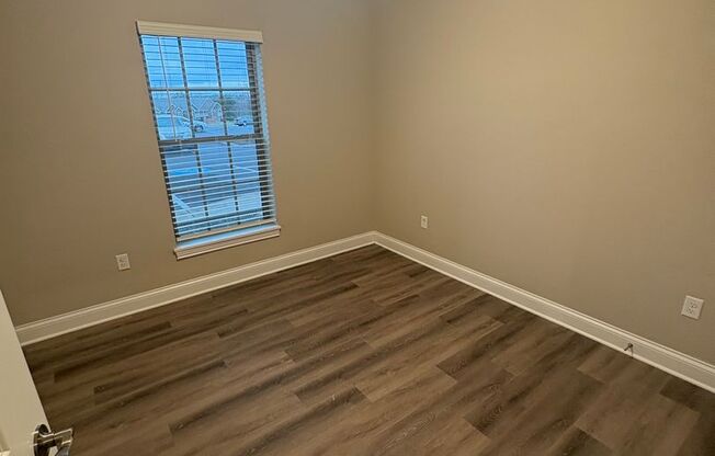 2 beds, 1 bath, 950 sqft, $1,100, Unit 215