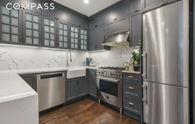 124 THOMPSON ST