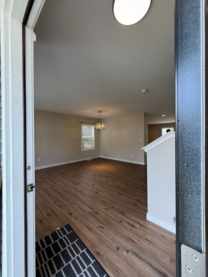 Move in Ready Luxury 4 Bedroom, 2.5 bath home for rent...