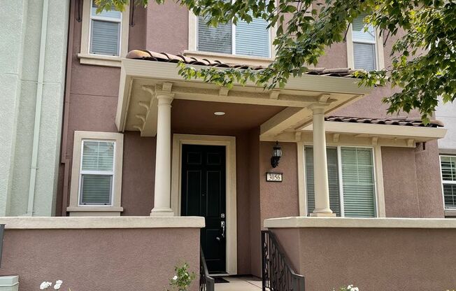 Nice Townhome w/ Detached Garage, Granite Counters
