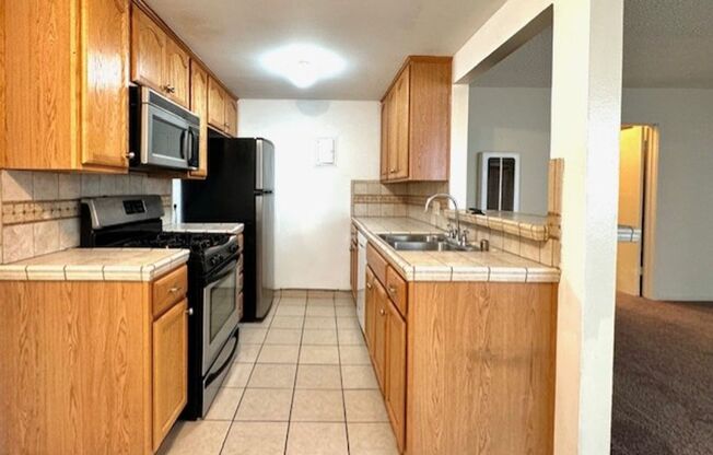 1 bed, 1 bath, 671 sqft, $2,075, Unit B