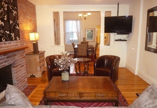 1 bed, 1 bath, 900 sqft, $3,350, Unit 1