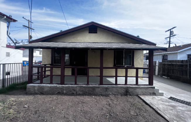 5850 1/2 ESTRELLA AVE