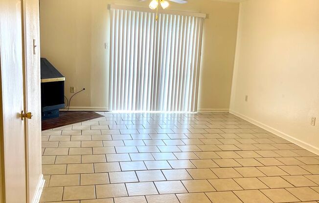 2 beds, 1.5 baths, 972 sqft, $750, Unit 3