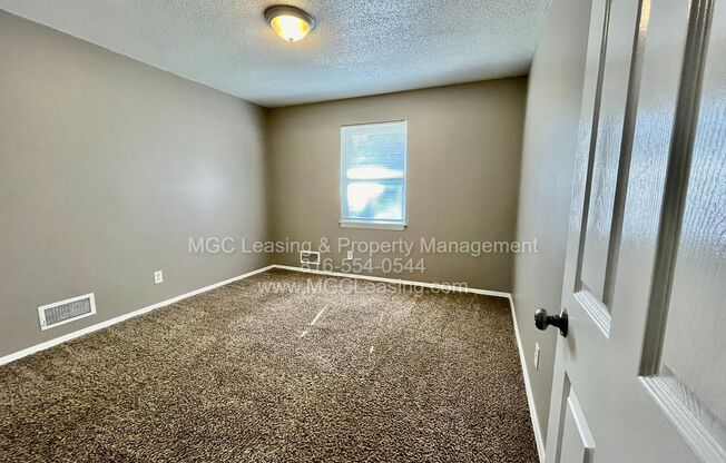 3 beds, 2 baths, 1,160 sqft, $1,350, Unit 10211 E 78th St