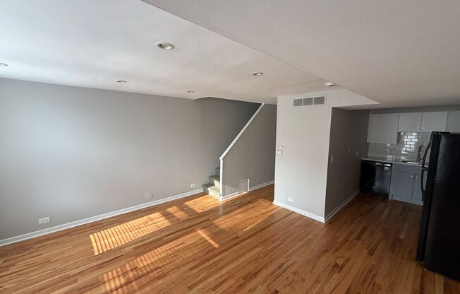 2 beds, 1.5 baths, $2,600, Unit 302