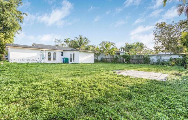 216 NE 160TH ST MIAMI, FL 33162
