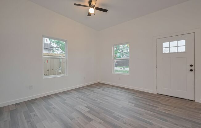 AFFORDABLE 4BD/2.5BA SINGLE HOUSE!
