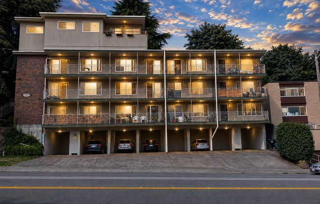 The Dexter - Located on Dexter Ave is steps from the Fremont Bridge