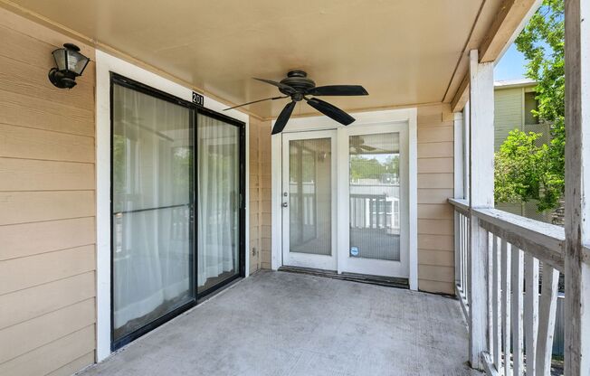 FABULOUS walkable/bikeable 3BR with parking in Hyde Park