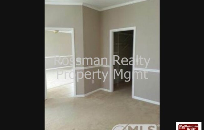 3 beds, 2 baths, $2,300