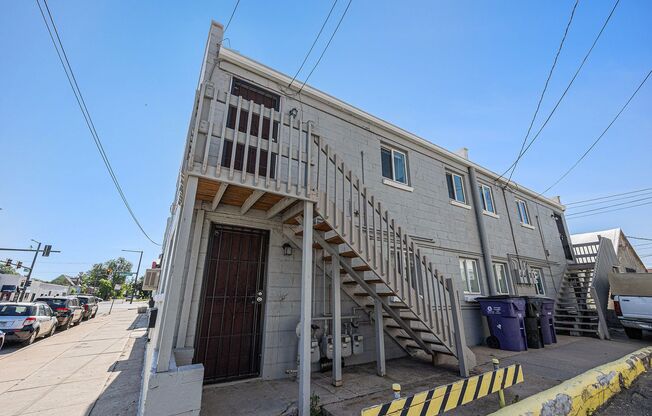 4 W Arkansas Ave