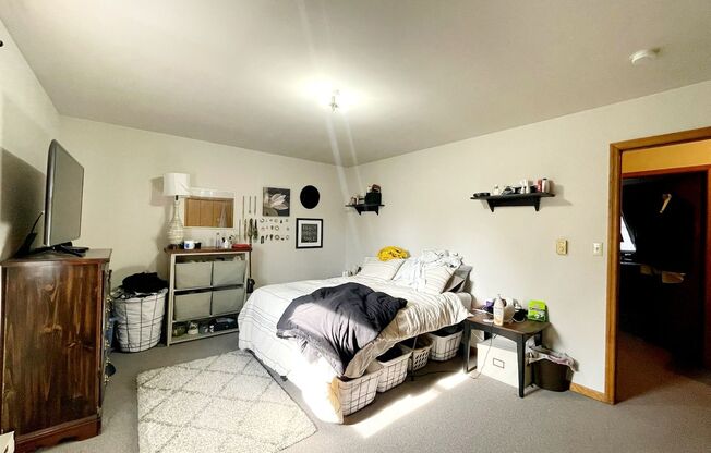 2 beds, 1.5 baths, $1,150, Unit 105