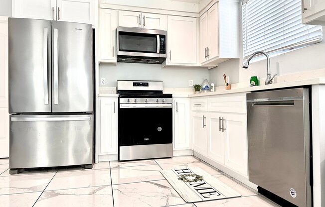 232 E 27 ST