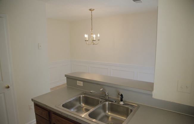 Cozzy townhome ready for you!