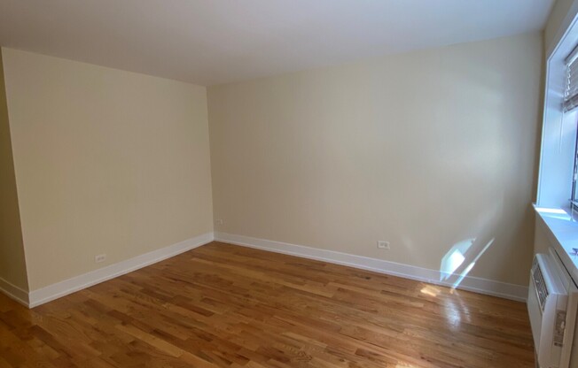 555 W Arlington Pl