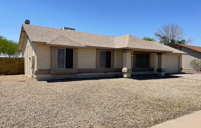 3 Bedroom 2 Bath Single Level Home in Chandler! NO HOA!