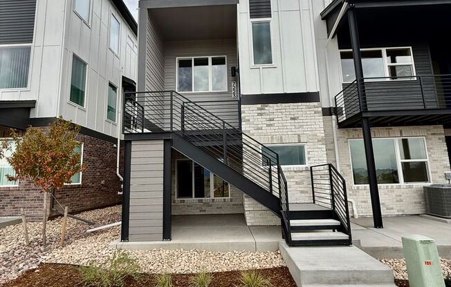 Brand New Construction – 2 Bed / 2.5 Bath with Mountain Views