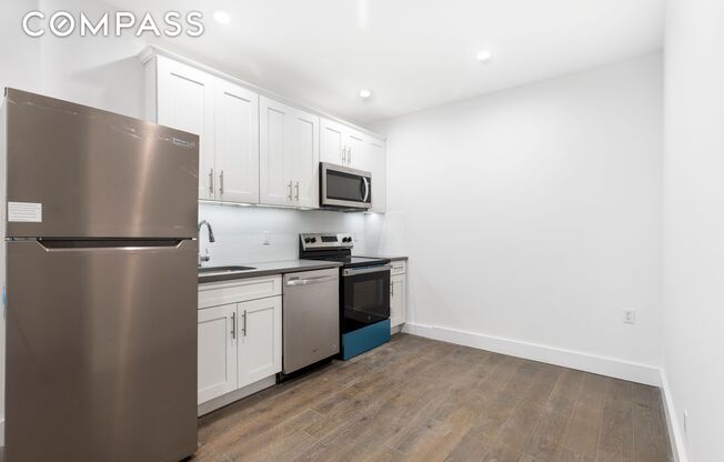 1 bed, 1 bath, $3,400, Unit 4D