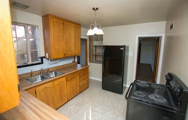 2 beds, 1 bath, 1,171 sqft, $1,775, Unit A