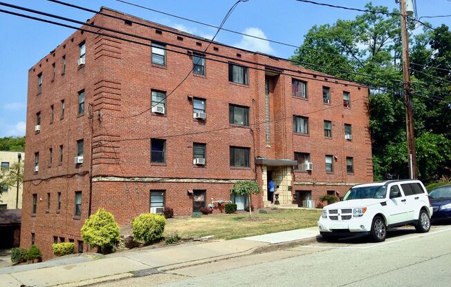 *** Spacious 1 Bedroom Apartments in the Heart of Mt. Lebanon * Pet Friendly  * Walk to the T * Available Now ***