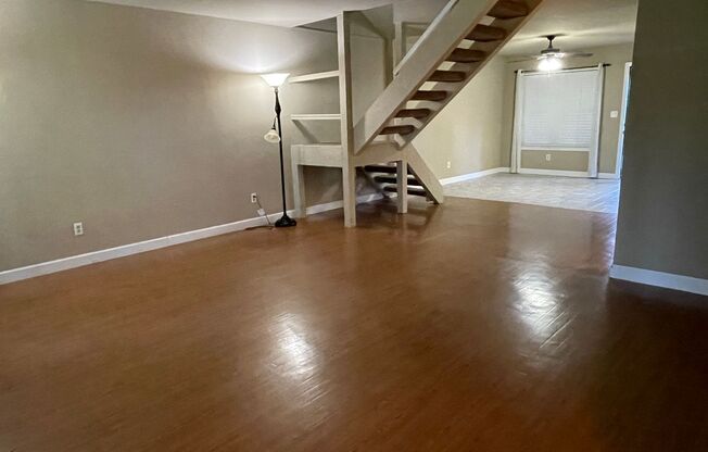 MOVE IN SPECIAL $250 OFF FIRST MONTH'S RENT. TOWN SOUTH ESTATES NICE TOWNHOUSE*3/2.5*