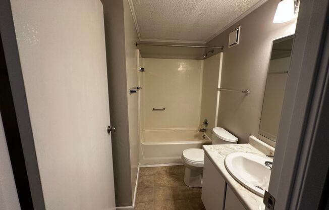 1 bed, 1 bath, 634 sqft, $859, Unit 5655 UD