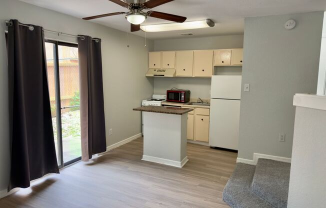 Studio, 1 bath, 450 sqft, $925, Unit 102