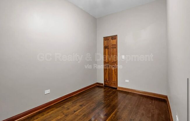 4923 S VINCENNES AVE