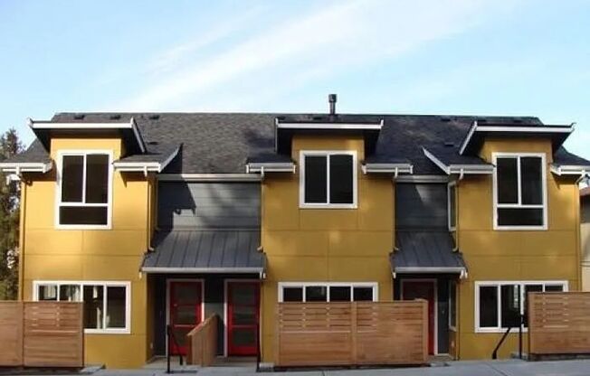 Two Bedroom, One and a Half Bath Townhome - Right Next to Fairmount Park