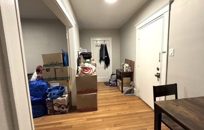 1 bed, 1 bath, 700 sqft, $1,950, Unit 203