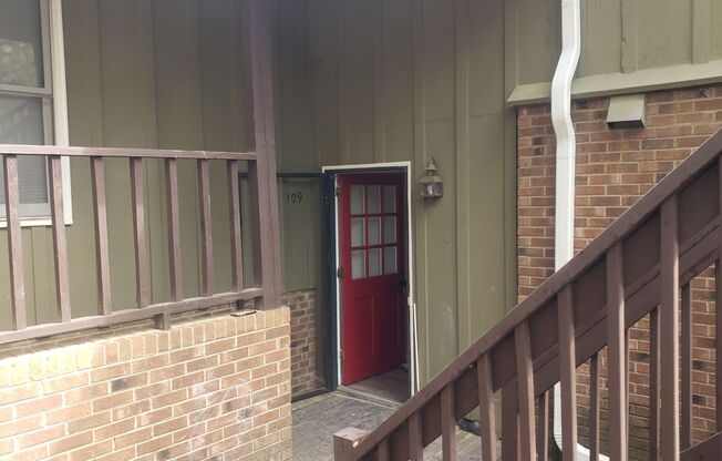Updated 2br 1.5ba Condo Style home in great Cary location! Available now!