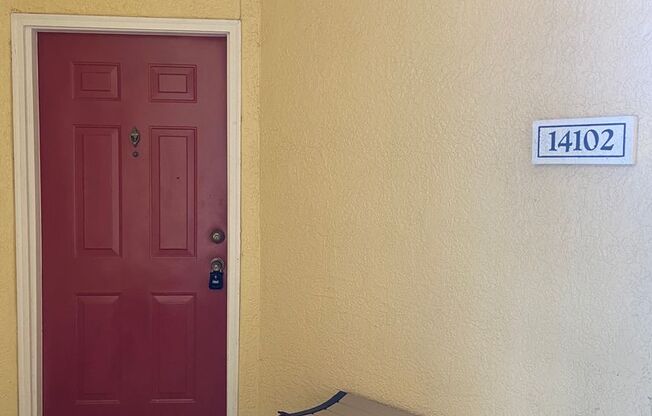Spacious 2br/2ba Visconti Condo with W/D Hook-Ups & Pond View!