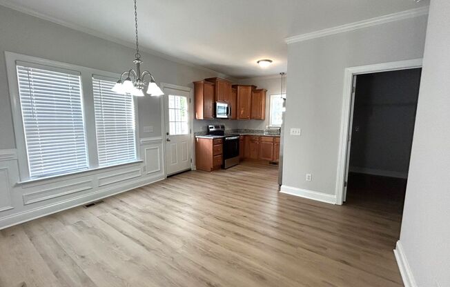 Gorgeous 3BD/2 BA ranch home w/ 2 car garage in Willow Springs!