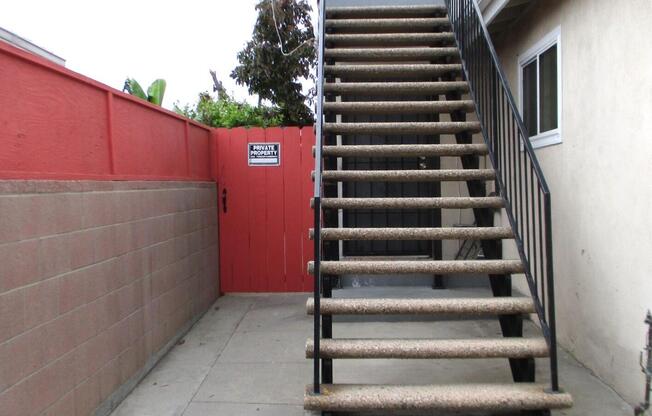 851 W CRESTWOOD AVE
