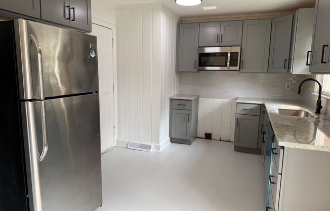 Charming Duplex At 1508 Woodhill