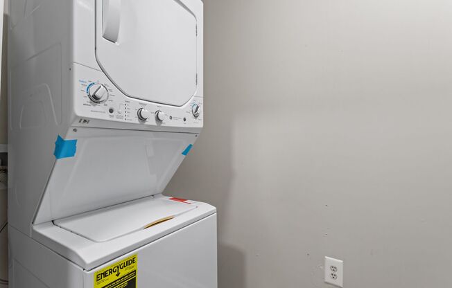 3 beds, 2 baths, 1,450 sqft, $1,660, Unit 215