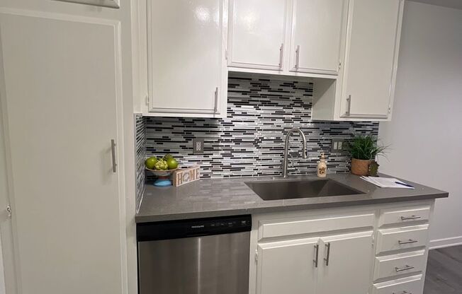 2 beds, 1 bath, 1,100 sqft, $2,475, Unit 241-39