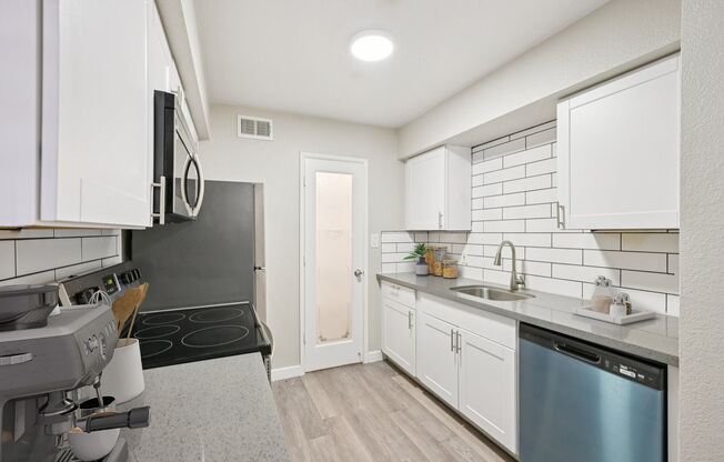 2 beds, 2 baths, 1,025 sqft, $1,399, Unit 1037